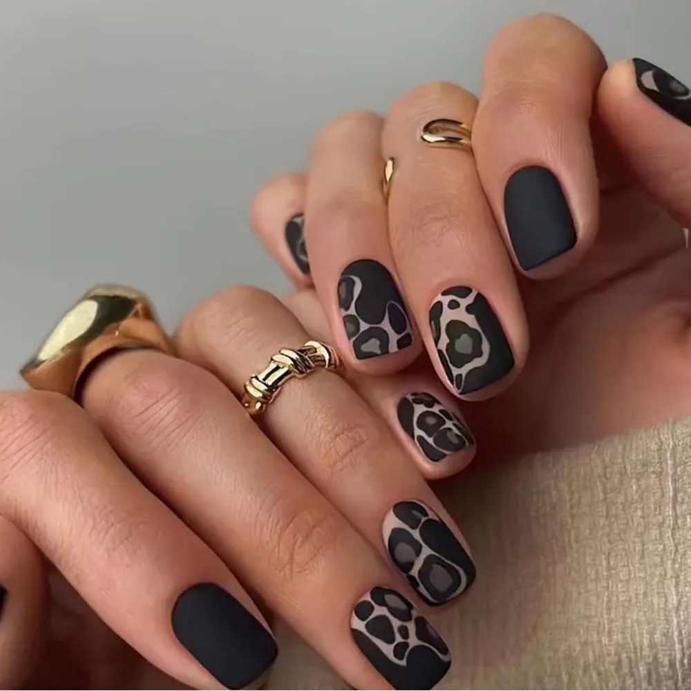 Matte Black Press-On Nails with Leopard Print Intricate Design